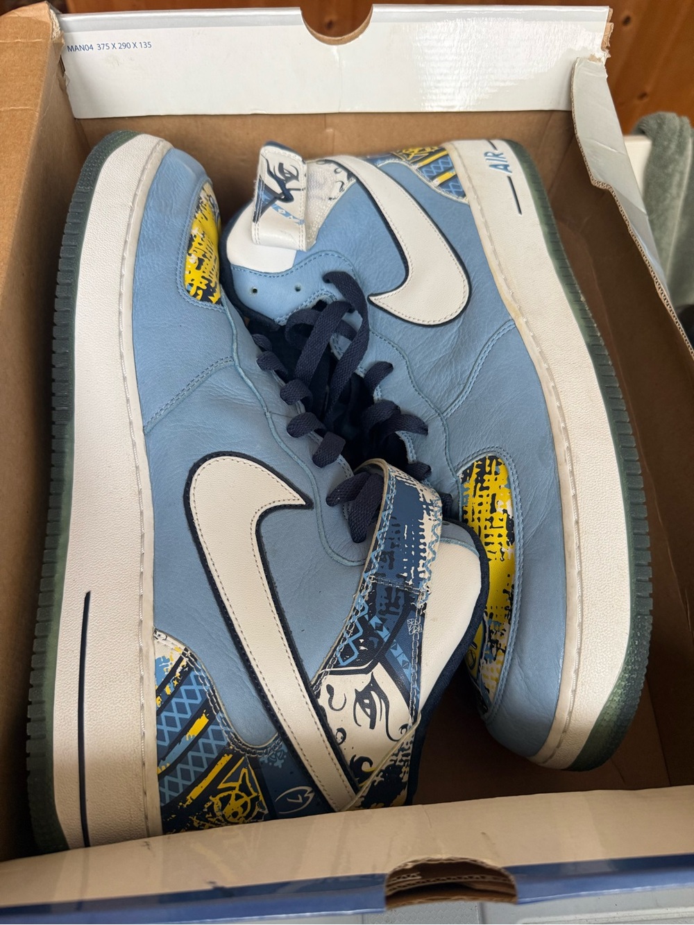 Nike Men’s Light Blue and White High-Top Sneakers with Yellow Accent Size 15 NIB